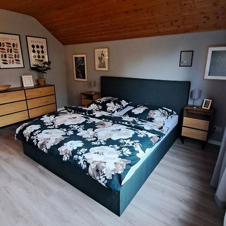 Ferienhaeuser Rhoen - Haus Natalie & Haus Helene Hausen  Buitenkant foto